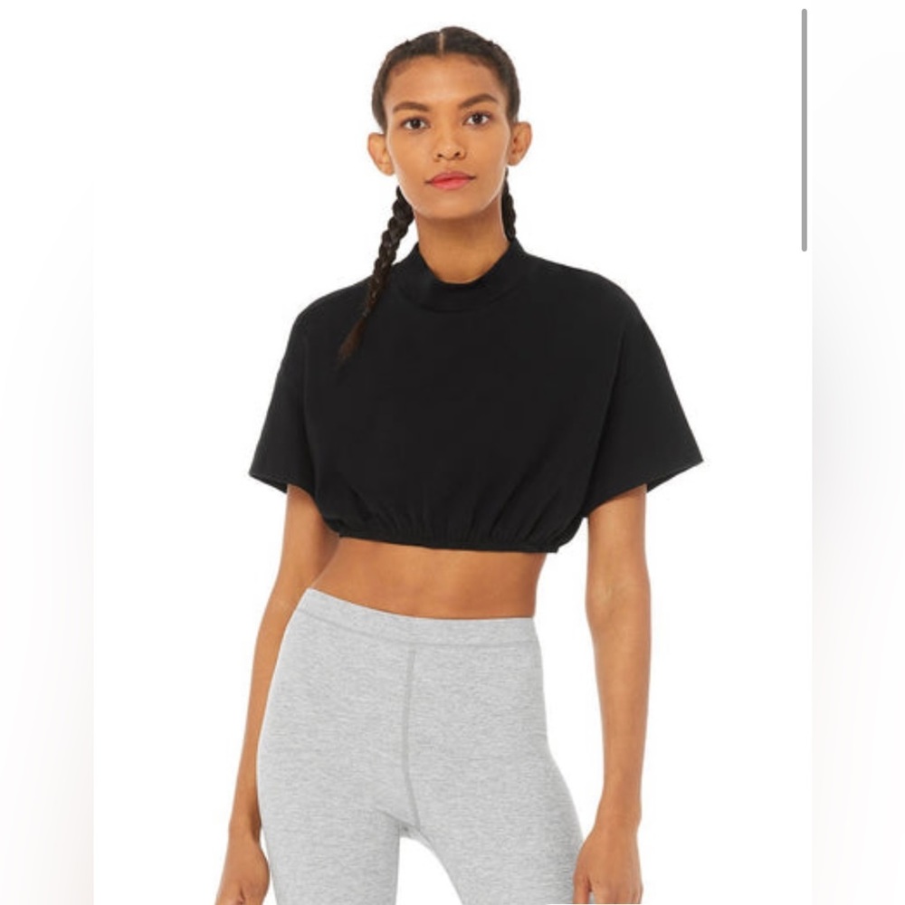 Alo Yoga Kick It cropped shirt in black, size small